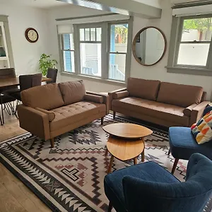  Holiday home Entire In Historic Long Close To Shops