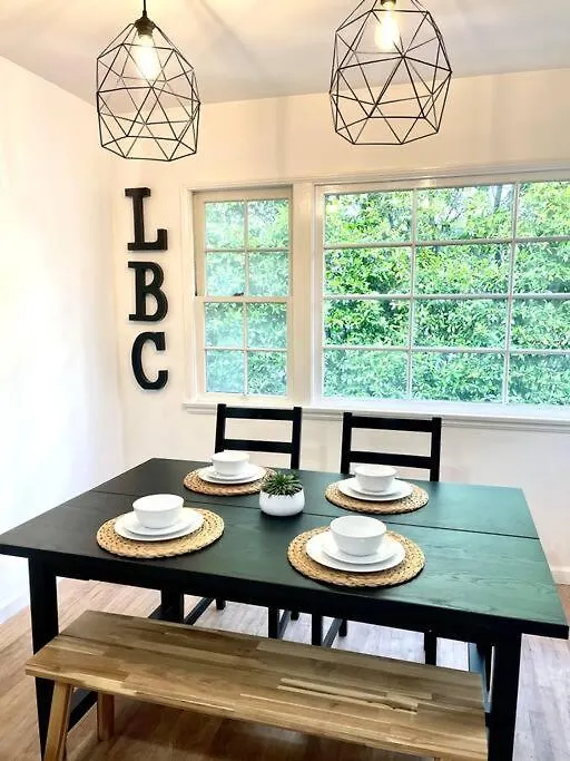 Beautiful Bright Condo Steps Away From The Beach Long Beach
